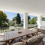 Apartament Triplex En Aloha Gardens, 4 *