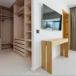 Triplex En Aloha Gardens, 4 Apartament