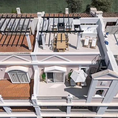 Triplex En Aloha Gardens, 4 Apartment *