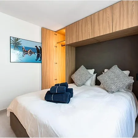 Triplex En Aloha Gardens, 4 Apartment *